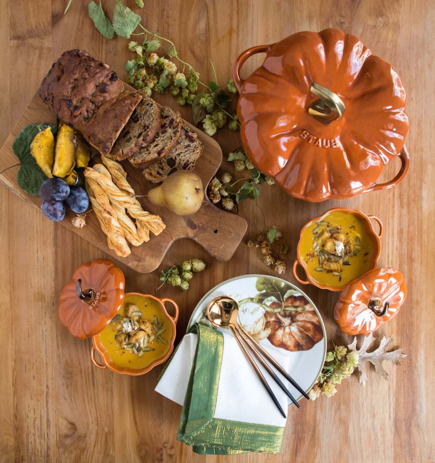 How to Style an Elegant Thanksgiving Tablescape (Without the Clutter)
